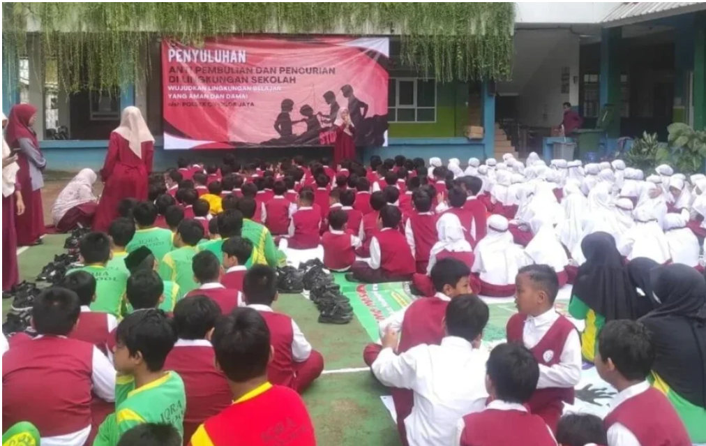 Penyuluhan anti kekerasan dan pencurian di sekolah oleh Polsek Cipocok Jaya